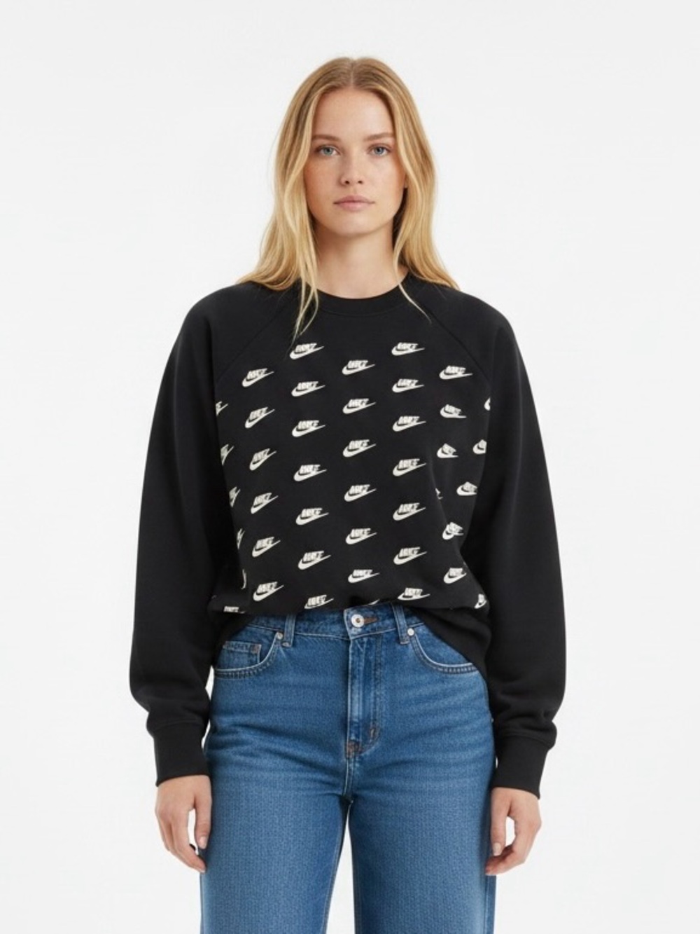 Vintage Nike Woman’s Black Logo-Print Sweatshirt